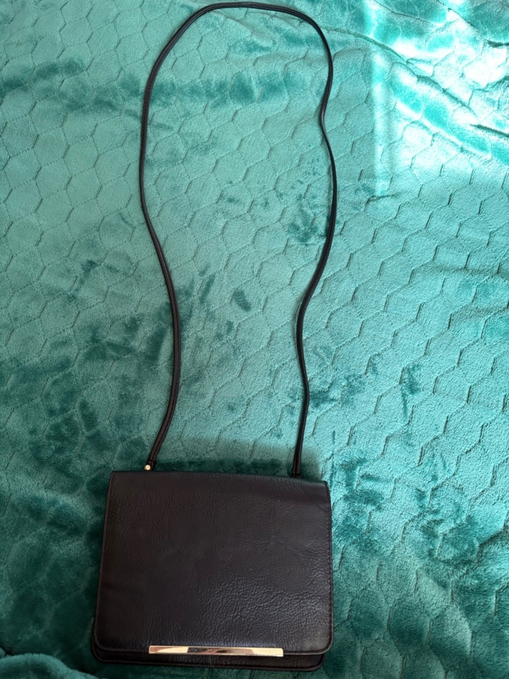 Black Crossbody Wallet Bag | Sleek Minimalist Shoulder Purse | Multi-Compartment - Picture 3 of 7